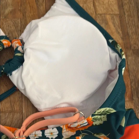 Floral one-piece Swimwear in Peach and Green with cut out - Picture 6 of 11